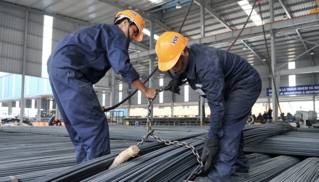 Giá thép đột ngột vụt tăng sau 4 tháng giảm liên tiếp